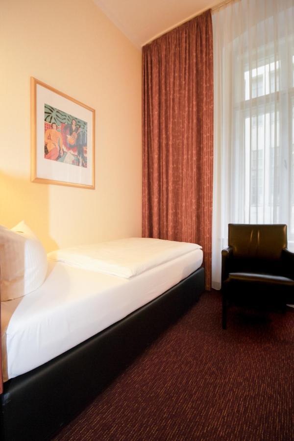Akzent Hotel Am Goldenen Strauss 格尔利茨 外观 照片